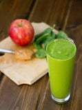 Apple and Peanut Butter Green Smoothie